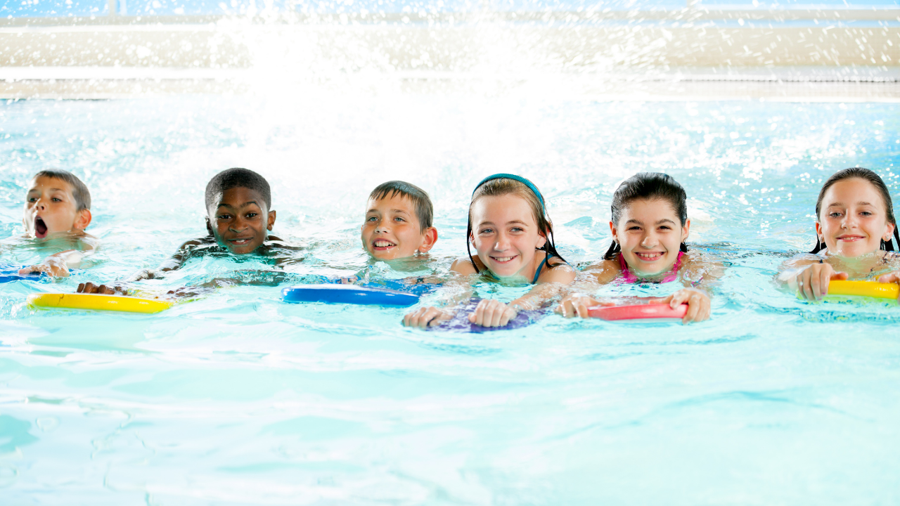 Nauka pływania dla dzieci Kraków – dlaczego warto zapisać dziecko? 