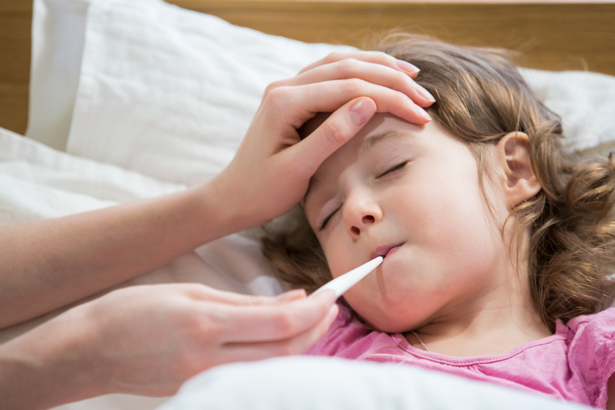 Jak zbić gorączkę u dziecka? Naturalne metody i bezpieczne środki przeciwgorączkowe