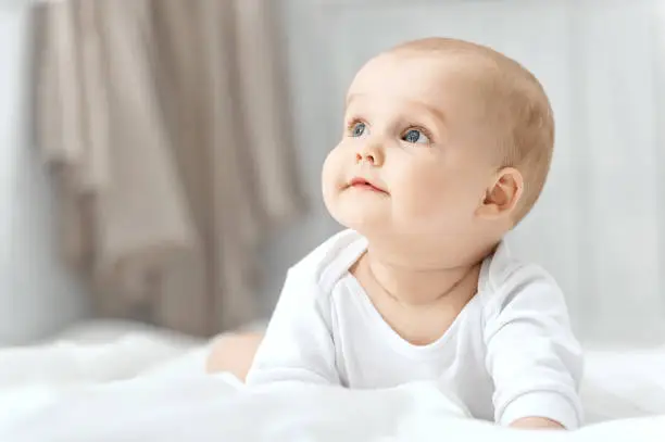 Wspierajmy rozwój maluchów: Co powinno umieć 6-miesięczne dziecko?